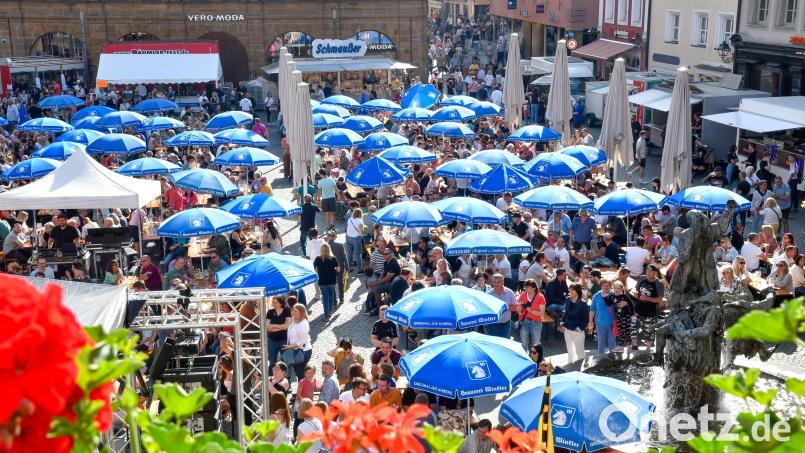 Der Marktplatz ist das Herzstück des Amberger Altstadtfests. Bild: Petra Hartl