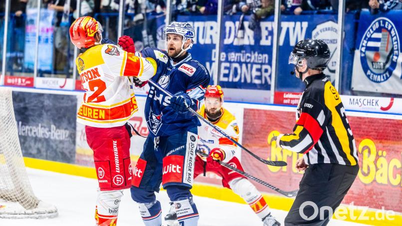 Ein hitziges Duell lieferten sich die Blue Devils Weiden und der ESV Kaufbeuren zum Auftakt der DEL2-Saison 2024/25. Ein Jahr später kommt es in Spiel eins erneut zum Duell Oberpfalz gegen Allgäu. Bild: Tobias Neubert