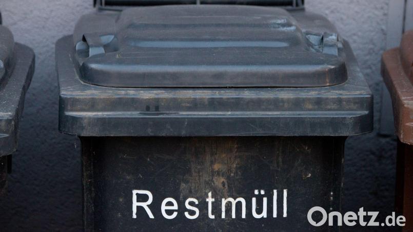 270 Liter passen in eine herkömmliche Restmülltonne. (Symbolbild) Bild: picture alliance / dpa