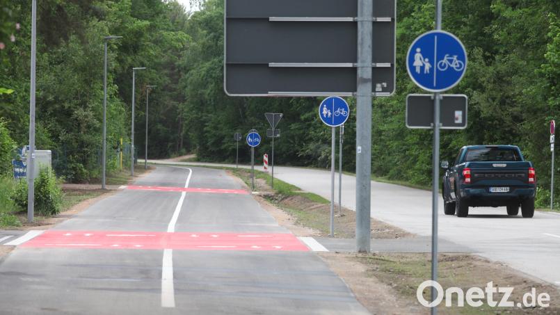 Getrennte Wege zum Murner See: Autofahrer, Radfahrer und Fußgänger haben nun jeweils eine eigene Trasse. Bild: Hirsch