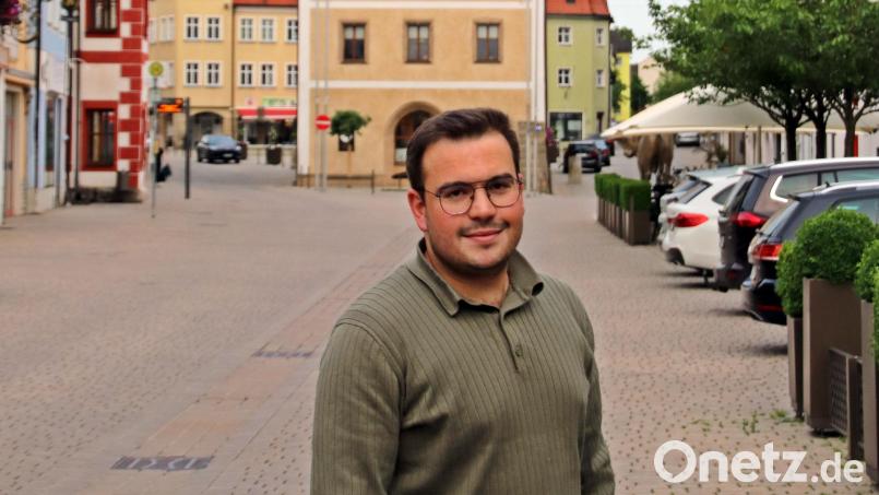 Felix Müller auf dem Auerbacher Marktplatz. Bild: Jürgen Masching