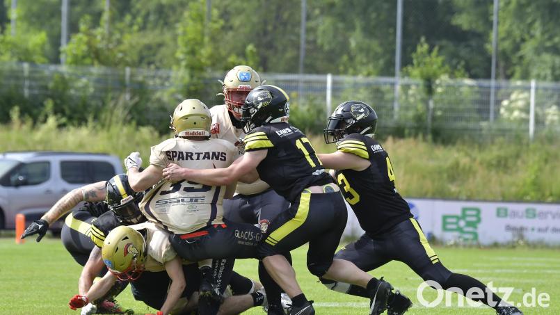 Die Amberg Mad Bulldogs (schwarze Trikots) empfangen am Pfingstsonntag die Franken Knights. Bild: Hubert Ziegler
