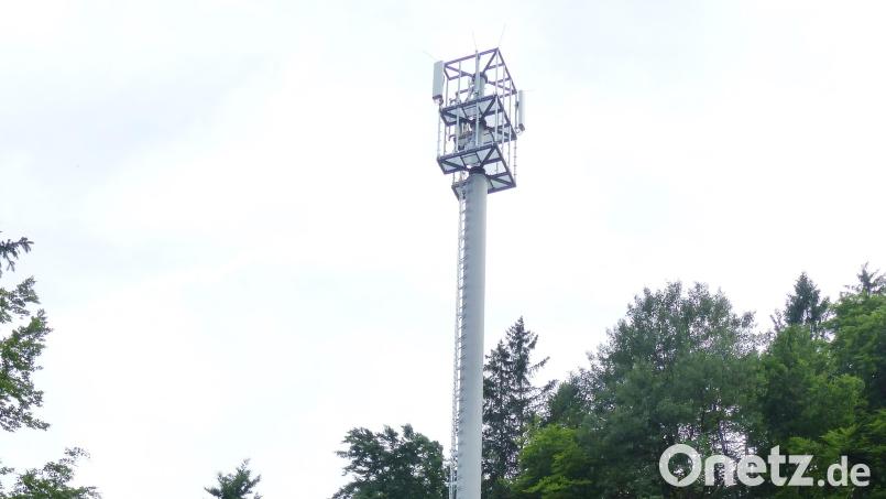 Ein Funkloch wurde im oberen Lauterachtal zwischen Pattershofen und St. Lampert an der B 299 durch einen rund 30 Meter hohen Funkmasten der Telekom beseitigt. Bild: jp