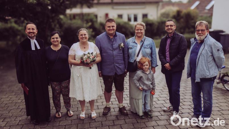 Bei einer feierlichen Zeremonie gaben sich Dominik und Nicole Pentner in Hirschau das Ja-Wort. Bild: Tatjana Netschepurenko