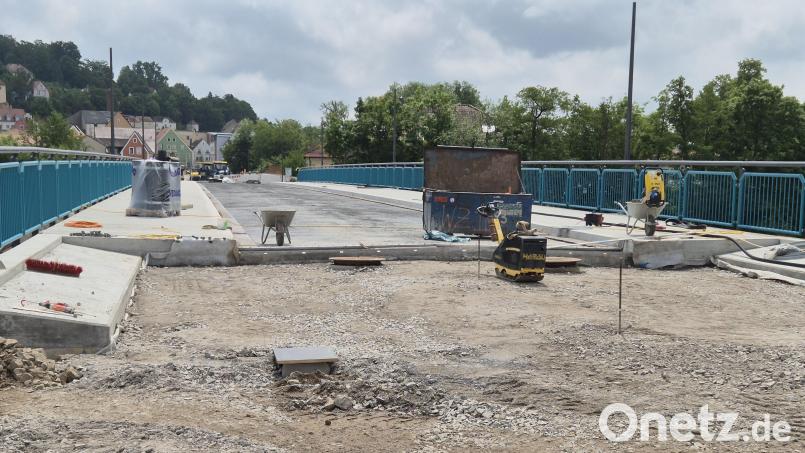 Die Naabbrücke ich noch Baustelle und gesperrt. Archivbild: Hösamer