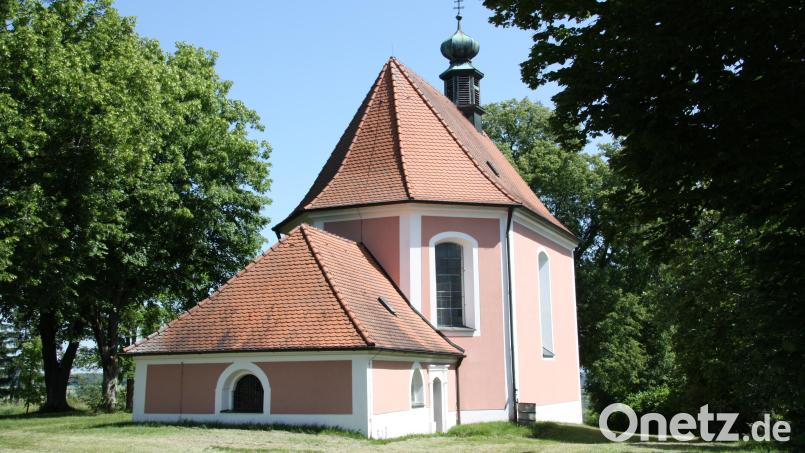 Inmitten einer stillen Landschaft auf dem Gebiet des Truppenübungsplatzes Hohenfels steht auf dem Kreuzberg die Dreifaltigkeitskirche. Sie ist am Sonntag, 15. Juni, Pilger-Ziel der Pfarrgemeinde Schmidmühlen. Bild: bjo