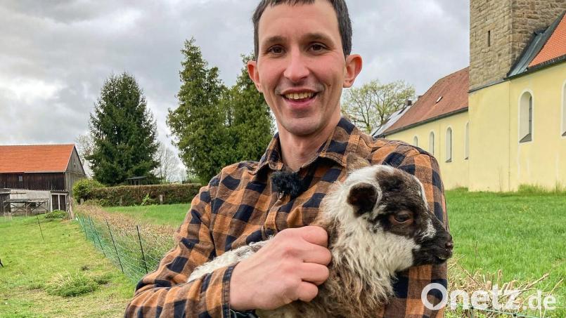 Schafhalter Michael Köstler aus Schönkirch versucht in der aktuellen Staffel von &quot;Bauer sucht Frau&quot;, die Frau fürs Leben zu finden. Bild: RTL+