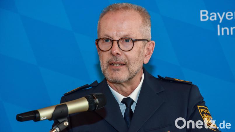 Polizeipräsident Thomas Schöniger betonte, dass es sich beim Landkreis Schwandorf um eine Region handelt, in der es sich weiterhin sicher leben lässt. Archivbild: Stephan Huber