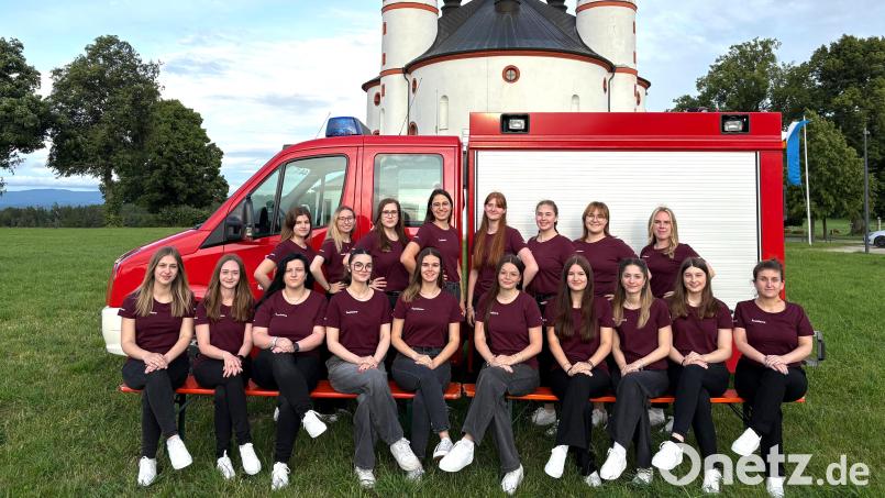 Die Festdamen der Feuerwehr Münchenreuth bieten am Festsamstag einen eigenen Showtanz an. Bild: Patrick Männer/exb