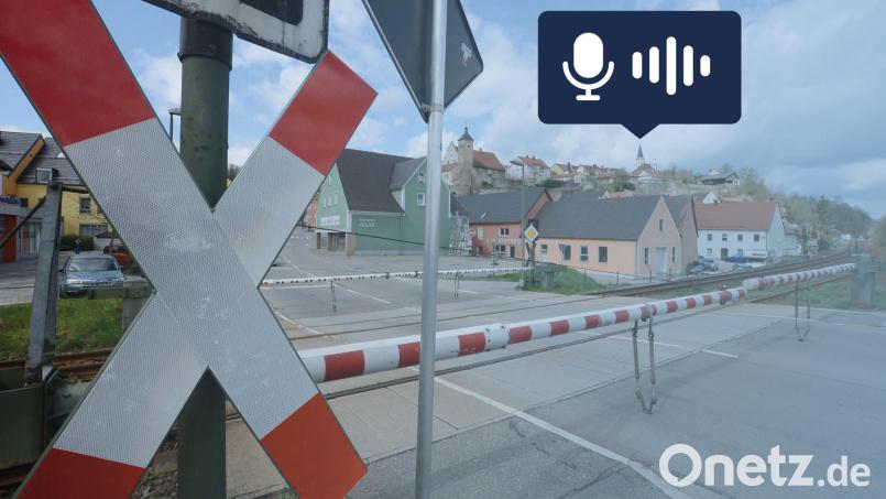 Wir produzieren einen Podcast über den Nabburger Bahnübergang, per Sprachnachrichten können sich Bürgerinnen und Bürger daran beteiligen. Bildmontage: Marina Gube/Petra Hartl