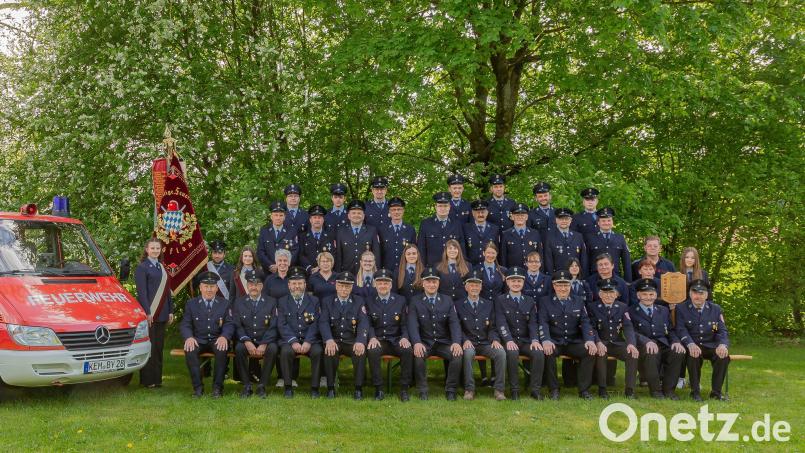 Die Mitglieder der Freiwilligen Feuerwehr Höflas freuen sich auf das Gründungsfest am 29. Juni. Bild: Hans Prieschenk
