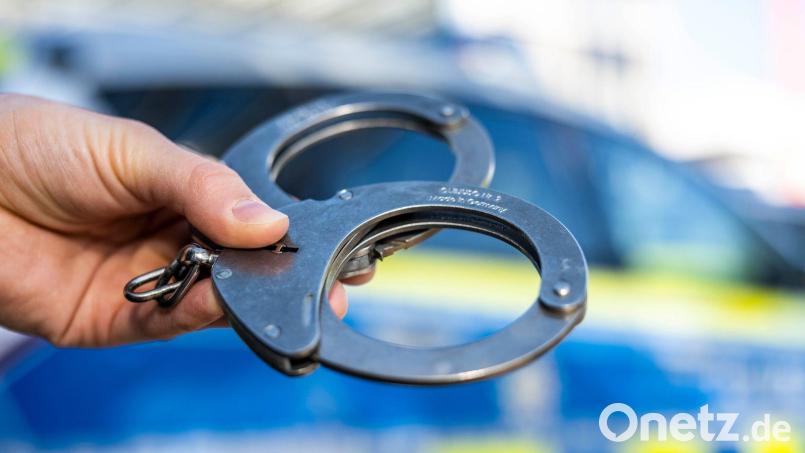 Pressebericht der Polizeiinspektion Amberg: Verfolgungsfahrt endet mit Festnahme bei Mähring Symbolbild: David Inderlied/dpa