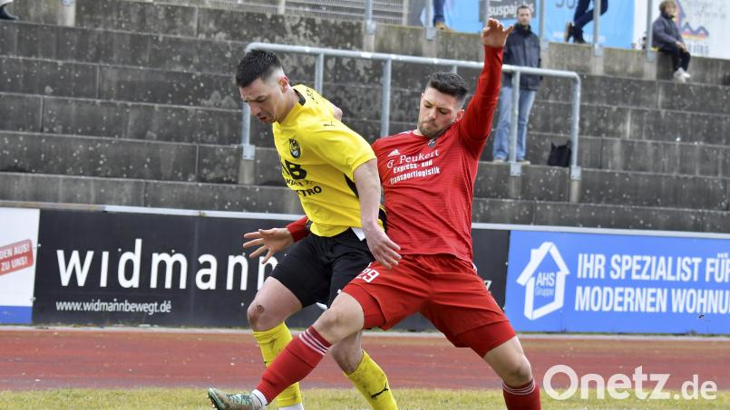 Jasmin Abdihodzic (links) läuft auch in der Bezirksliga für den FC Amberg auf. Archivbild: Hubert Ziegler