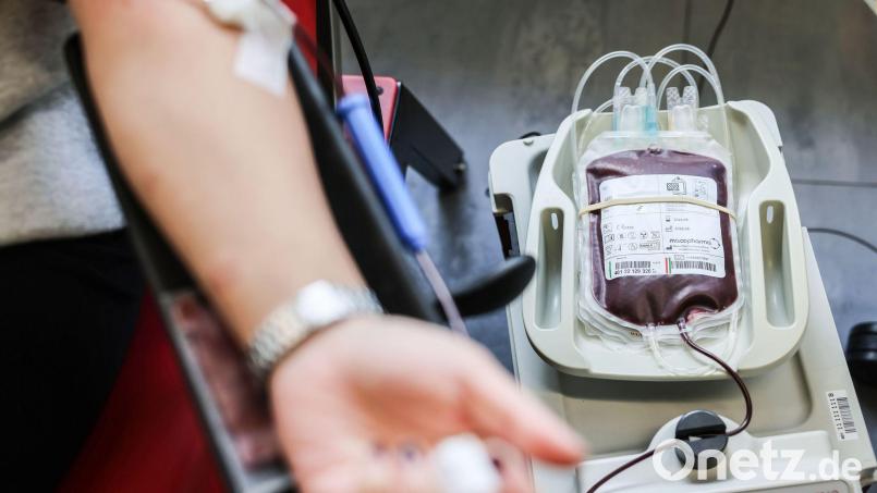 Blutspenden können Leben retten. Daran wird am Blutspendetag erinnert. Bild: Oliver Berg/dpa