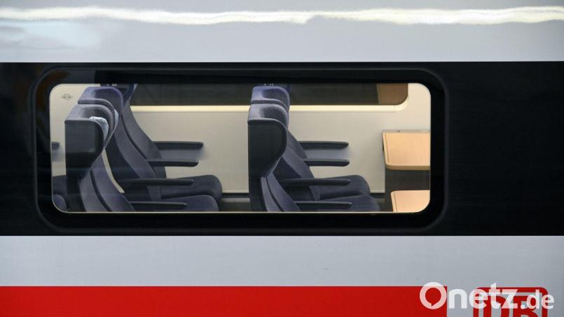 Sitzplatzreservierungen im Fernverkehr der Bahn sind zum Fahrplanwechsel am Sonntag teurer geworden. Die Familienreservierungen hat der Konzern zudem trotz aller Kritik abgeschafft. Archivbild: Uwe Zucchi/dpa