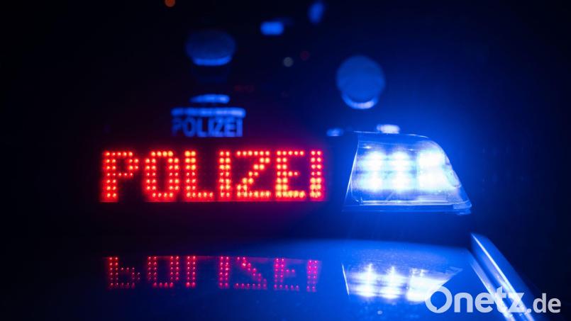 Einer der Gäste wird verletzt. Symbolbild: Marijan Murat/dpa