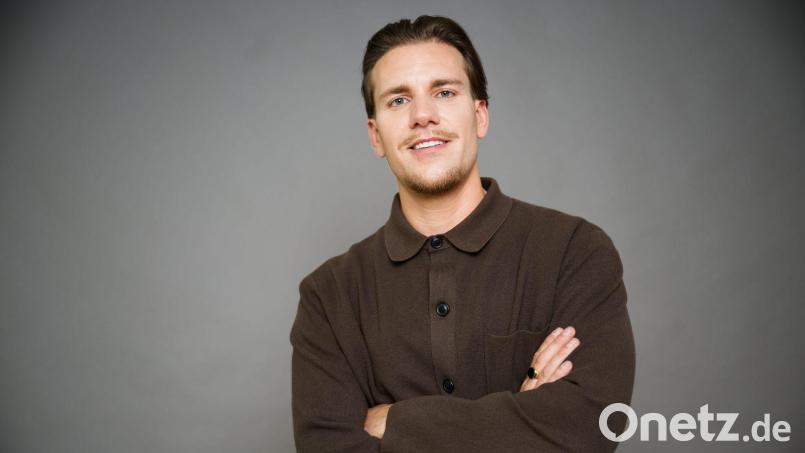 Der Neu-Bachelor Felix Stein kommt aus Berlin - hält die Stadt aber nicht für ideal, um die neue Traumfrau zu finden. Bild: Henning Kaiser/dpa