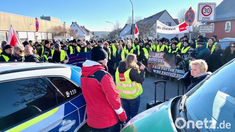 Bereits im Februar fand ein erster Streik vor den Toren des Truppenübungsplatzes Grafenwöhr statt. Archivbild: Gabi Schönberger