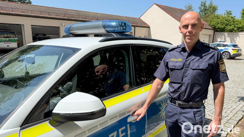 Den schönsten Job, den die bayerische Polizei zu vergeben hat, ist der des Inspektionsleiters, sagt Tobias Plößl. Seit 1. Juni hat er genau diese Position in Sulzbach-Rosenberg inne. Bild: Petra Hartl
