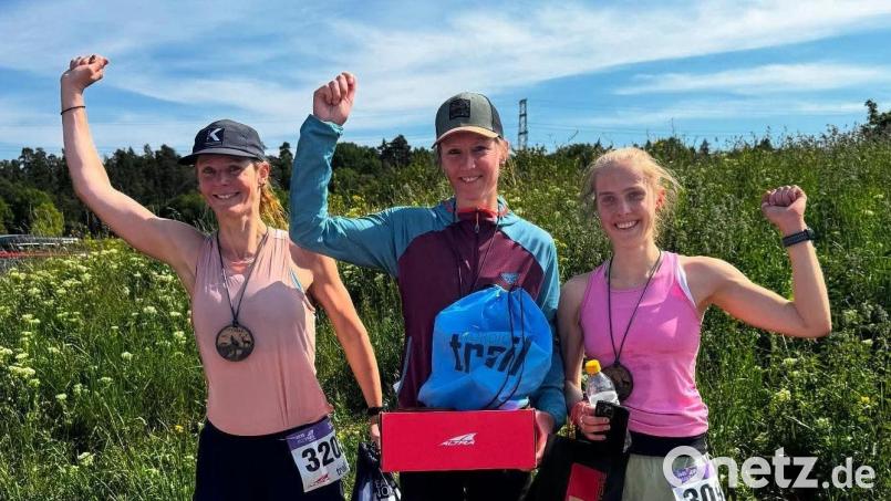 Karina Maier (Mitte) siegte beim EcoTrail Stockholm. Bild: Maier