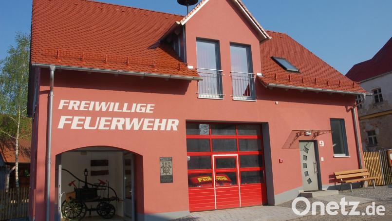Das Feuerwehrhaus wurde 2009 durch eifrige Mitstreiter und viele freiwilliger Helfer aufgestockt, komplett renoviert und ist seither beliebtes Domizil der Wehrleute im Luhetal. Archivbild: dob