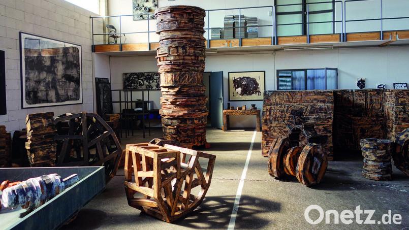 In ihrer Werkhalle in Haigerloch entsteht, was Bildhauerin Ingrid Hartlieb ab 6. Juli im Museum Lothar Fischer in Neumarkt zeigt. Bild: Ingrid Hartlieb/exb