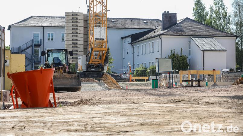 Rund um das BRK-Seniorenheim in Vilseck wird gebaut, am 23. Mai ist Grundsteinlegung: Das BRK errichtet hier ein &quot;Seniorenwohnquartier&quot;. Bild: Wolfgang Steinbacher