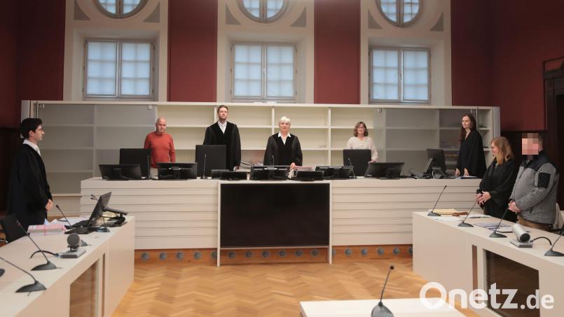 Die Erste Kammer am Landgericht Amberg unter Vorsitz von Richterin Elke Escher hat einen Mann aus dem Landkreis Schwandorf wegen mehrfachen Betrugs zu einer langen Haftstrafe verurteilt. Bild: Wolfgang Steinbacher