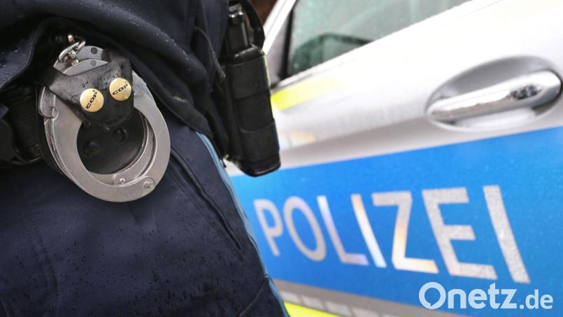 Aus einer Handtasche wurde Bargeld gestohlen. Die Amberger Polizei ermittelt. Symbolbild: Silas Stein/dpa