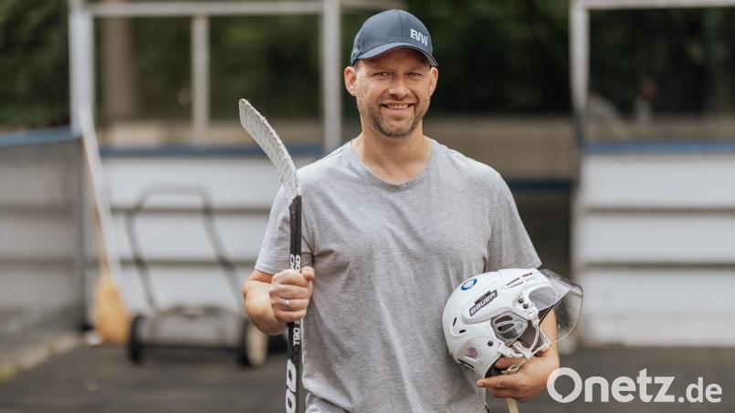 &quot;Das erste Auflaufen mit der ersten Mannschaft im Heimstadion, das vergisst du nie&quot;: Das Karrieremagazin &quot;work:life OBERPFALZ&quot; hat den Ex-Blue-Devils-Spieler an seinem Arbeitsplatz und im Weidener Eisstadion besucht. Bild: Sara Neidhardt