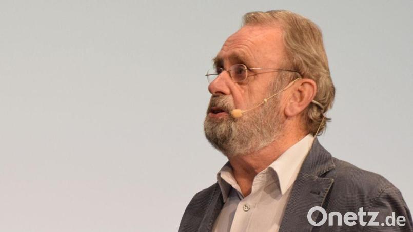Der Sprachwissenschaftler Professor Dr. Ludwig Zehetner bedauert den Siegeszug des Englischen in der Alltagssprache und in vielen Betrieben. Aussterben wird der Dialekt &quot;aber noch lange nicht&quot;, ist er sich sicher. Archivbild: Hanna Gibbs