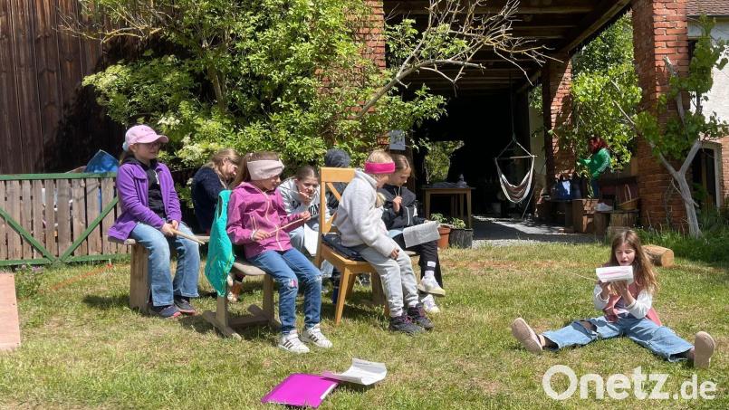 Manuel Knoll und Dagmar Meier sind mit ihren engagierten Kindern nun in der finalen Probenphase. Bild: Manuel Knoll/Ovigo-Theater