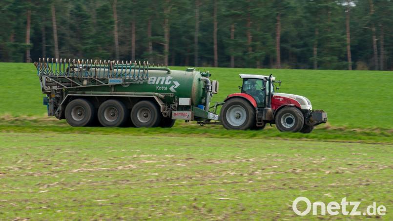 Ein Landwirt bemerkte einen Schaden an seinem Güllefass im Landkreis Schwandorf. Symbolbild: Philipp Schulze/dpa