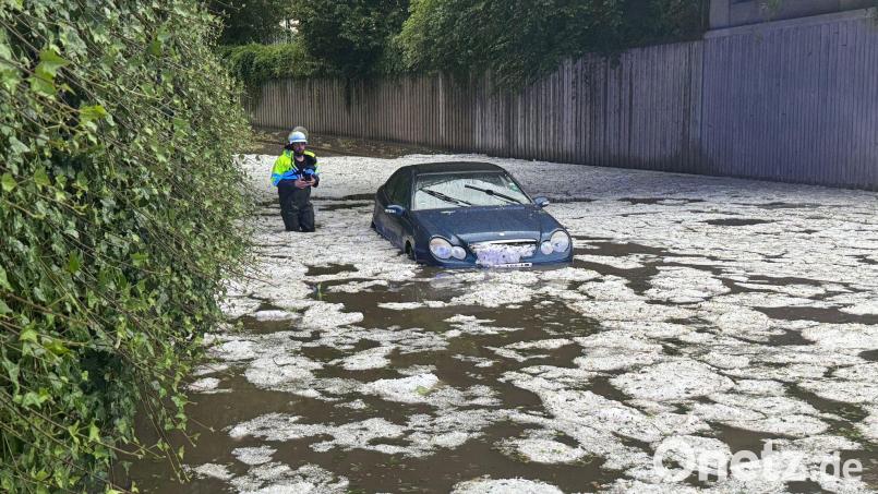Unwetterschäden können teuer werden. Symbolbild: Michael Breher/dpa