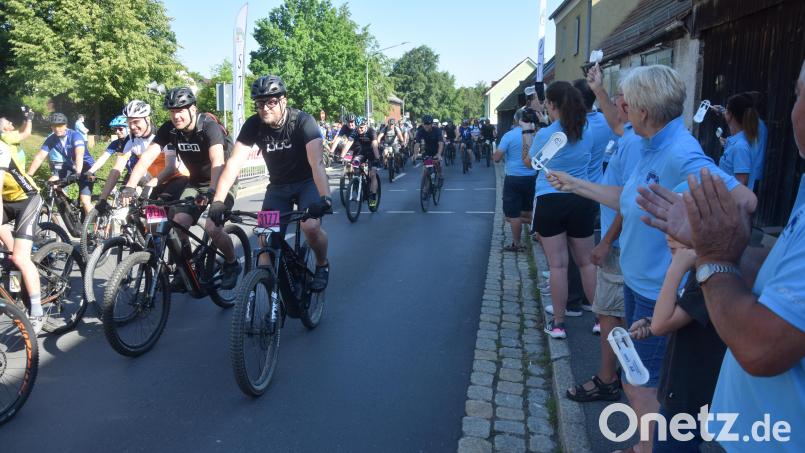 Vorfreude pur auf die Tour: Die Zuschauer am Straßenrand werden die Teilnehmer wieder lautstark anfeuern. Archivbild: fz