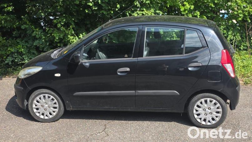 Der verschwundene schwarze Hyundai i10 einer Seniorin aus Weiden löste eine Suchaktion aus. Zehn Tage nach dem Verlust tauchte das Auto auf einem Parkplatz in der Innenstadt auf – zwei Kilometer vom vermeintlichen Parkplatz entfernt. Bild: Richard Schnell