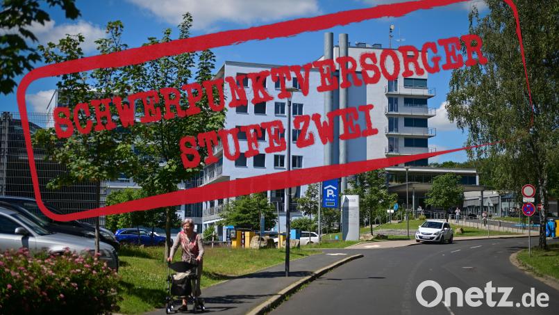 Der staatliche Stempel „Schwerpunktversorger Stufe zwei“ zwingt den Landkreis Wunsiedel im Klinikum Marktredwitz zu immensen personellen und technischen Investitionen – und zwar unabhängig von den Fallzahlen. Bild: Brigitte Gschwendtner/Grafik: Julia Döbereiner