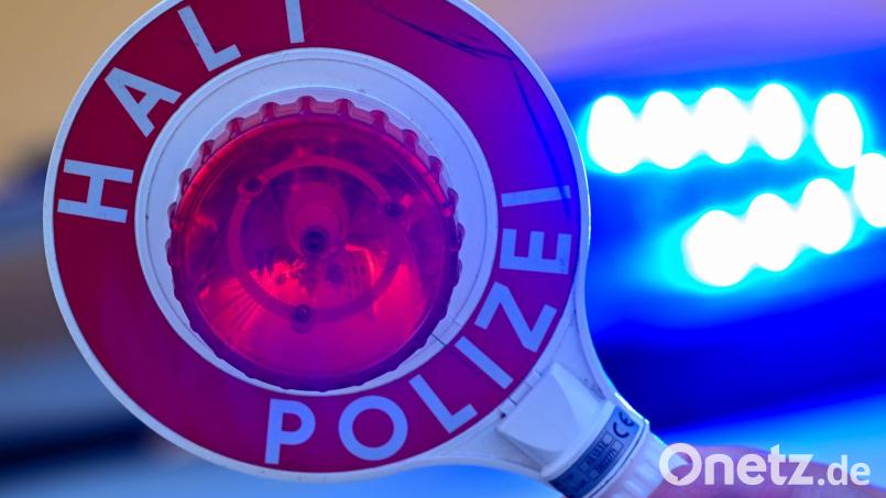 Zwei Haftbefehle hat die Grenzpolizeiinspektion Waidhaus bei Grenzkontrollen auf der A6 vollstreckt. Bild: Patrick Pleul/dpa