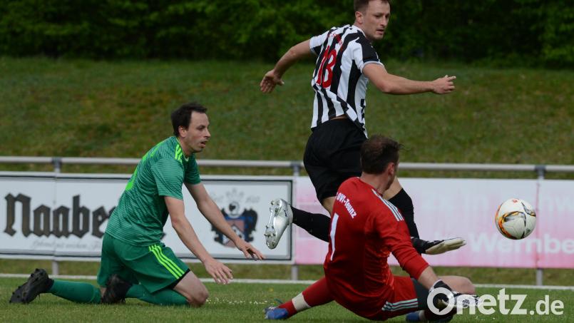 Lange Zeit hielt OVI-Keeper Christian Böl seinen Kasten sauber und trieb die Schwarzenfelder zur Verzweiflung. Die 0:2-Niederlage konnte aber auch er am Ende nicht verhindern. Bild: ham