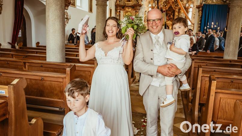 Bernhard und Ann-Kathrin haben sich in der Kirche St. Martin in Pullenreuth das Jawort gegeben. Bild: exa