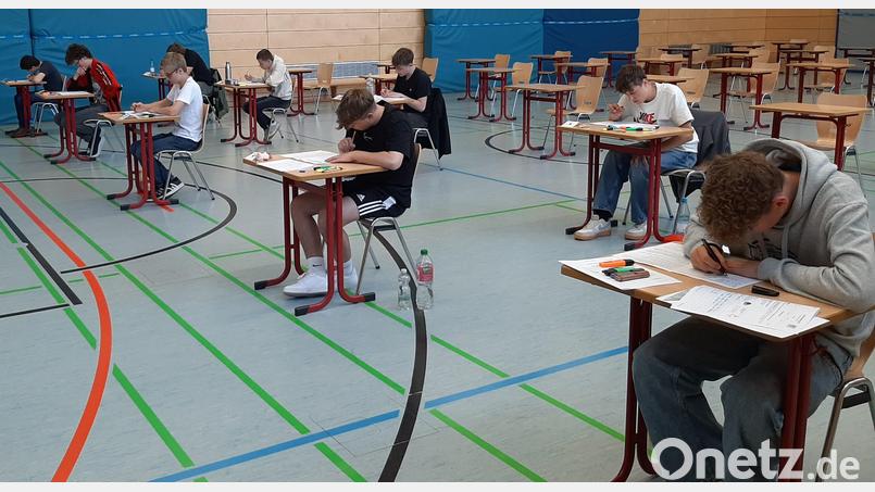 Die schriftlichen Abschlussprüfungen an der Realschule Stiftland in Waldsassen beginnen am heutigen Mittwoch. Für die Talentklasse war bereits am Montag Start. Bild: Stephan Drexler