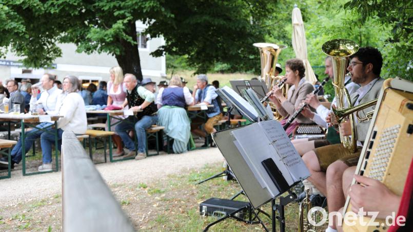 Im Wirtshaus spielt die Musik beim Tag der Oberpfälzer Volksmusik im Freilandmuseum. Bild: Felix Schäffer/Freilandmuseum Oberpfalz