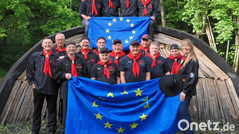 Ein großes Ereignis für die Ebermannsdorfer Köhlerfreunde und den Naturpark Hirschwald. Von Donnerstag, 3. Juli bis zum Sonntag, 6. Juli sind sie Gastgeber des Europäischen Köhlertreffens. Links Vorsitzender und Vizepräsident der Europäischen Köhlervereinigung, Josef Gilch. Bild: Georg Birner