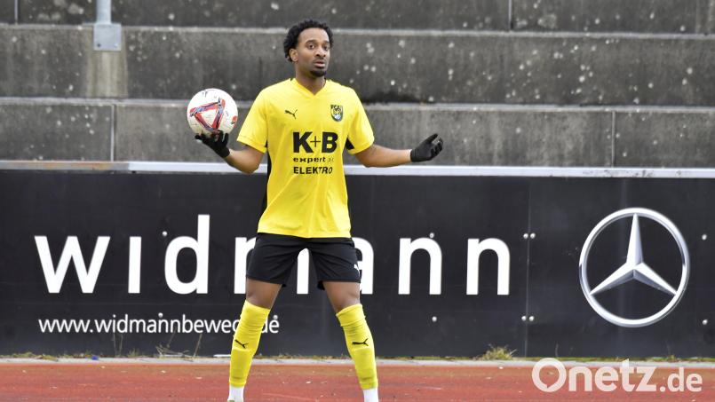Nach seinem kurzen Gastspiel beim FC Amberg wechselt der 23-jährige Kanadier Mandela Singh-Sharpe zum FC Kosova Regensburg. Archivbild: Hubert Ziegler