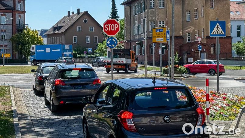Bei der Sitzung des Verkehrs- und Bauausschusses in Amberg stand unter anderem eine mögliche Sanierung des großen Kreisverkehrs auf der Tagesordnung. Inklusive hitziger Diskussion. Bild: Stephan Huber