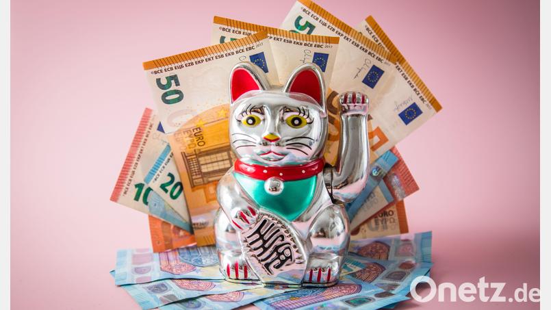 Mit finanzieller Unabhängigkeit das große Glück erreichen? Manche Menschen streben genau danach. Symbolbild: Christin Klose/dpa