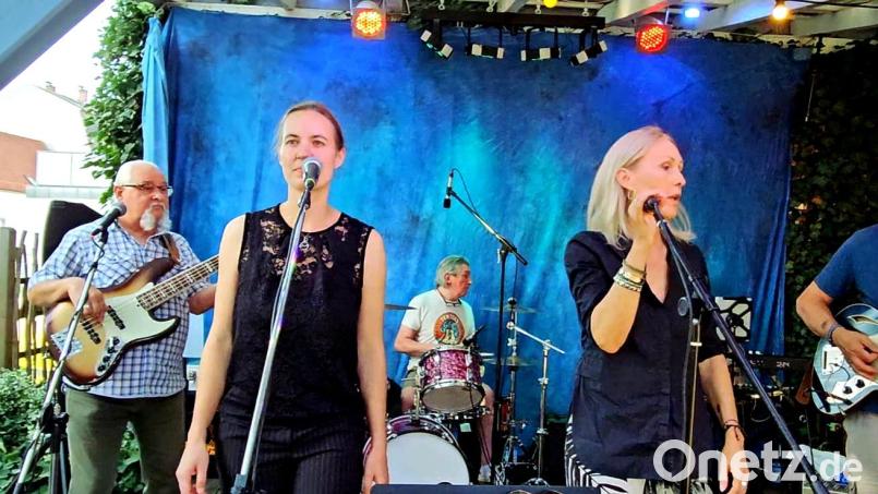 Oldies but Goldies: &quot;Shilly Shally&quot; auf der Biergraten-Live Stage. Bild: uz