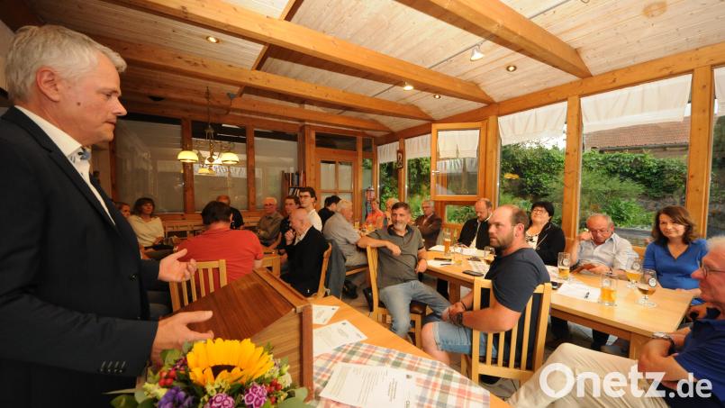 Der bisherige Flossenbürger Bürgermeister Thomas Meiler erklärt seine Bereitschaft zur erneuten Kandidatur für dieses Amt und bringt auch Pläne für die Zukunft Flossenbürgs mit. Bild: bey
