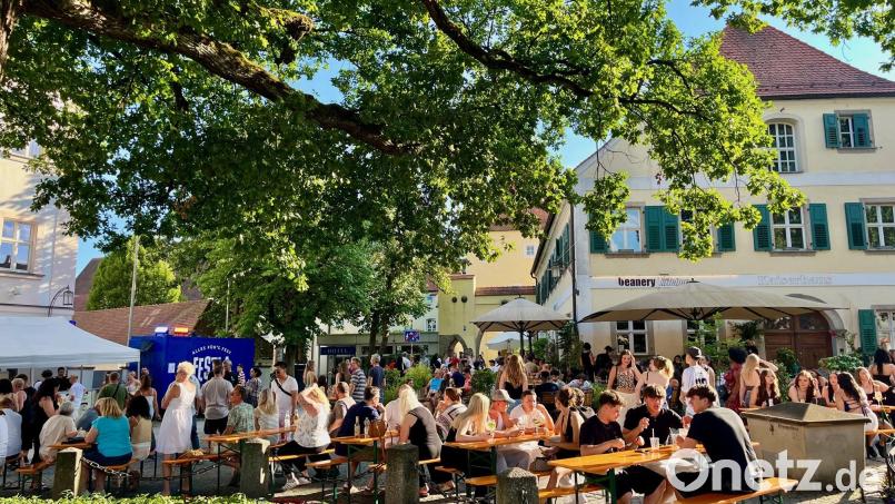 Das 53. Weidener Bürgerfest ging zum ersten Mal bereits am Samstag los. Die Besucherinnen und Besucher konnten an zwei Tagen das warme Sommerwetter in der Altstadt genießen. Bild: Gabi Schönberger