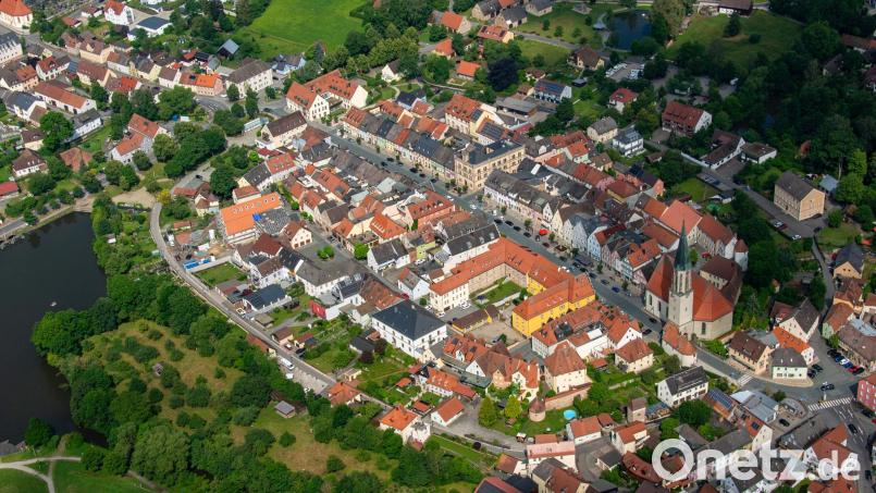 Das Landratsamt Tirschenreuth hat die Einwohnerstatistik für 2024 veröffentlicht. Im Vergleich zum Vorjahr hat Kemnath am kräftigsten zugelegt. Luftbild: mür